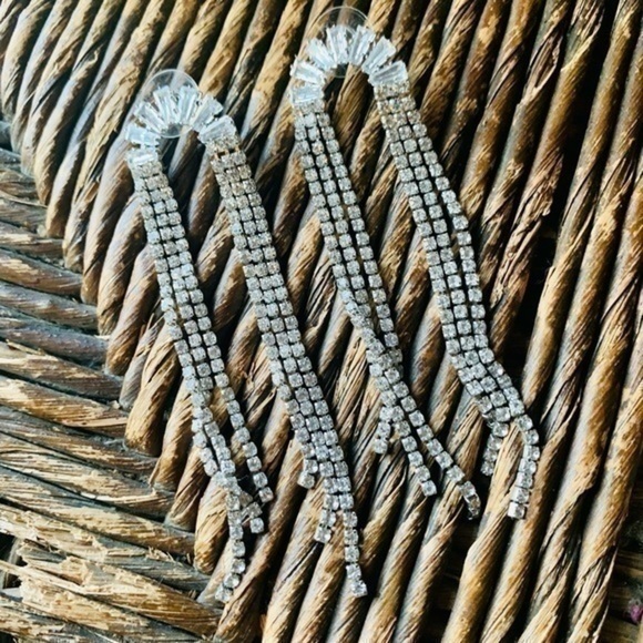 ✨✨Rhinestone Longline Waterfall Earrings ✨ - Picture 6 of 6